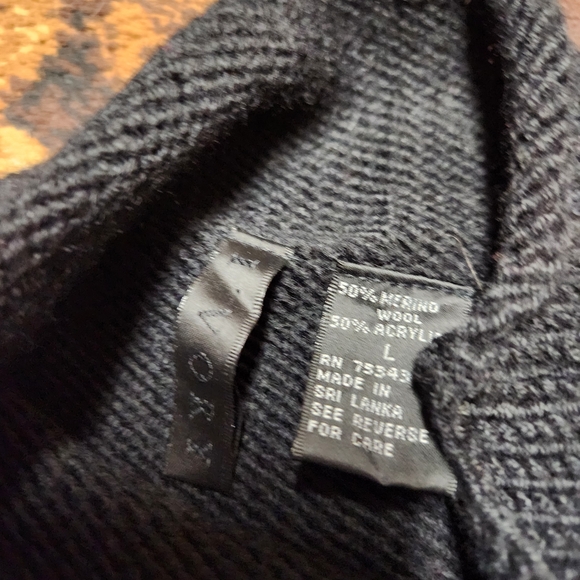 Elegant Black Turtleneck Sweater for Women - Picture 9 of 9